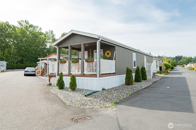1200 Lincoln St Unit 121, Bellingham, WA 98229 - manufactured / mobile home featuring a porch and driveway