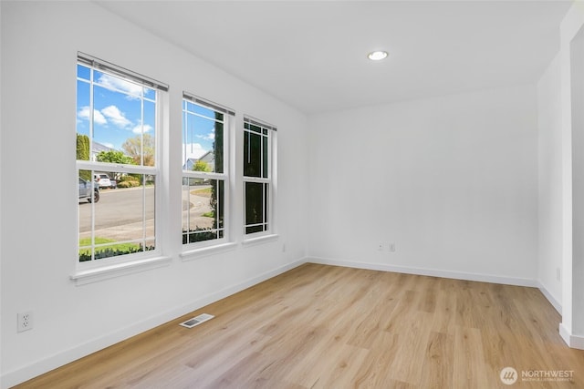 27922 146th Ave SE, Kent, WA 98042 - empty room featuring plenty of natural light, light wood-type flooring, baseboards, and recessed lighting