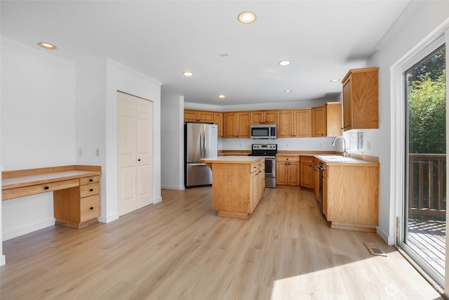 27922 146th Ave SE, Kent, WA 98042 - kitchen with stainless steel appliances, a sink, light countertops, light wood-style floors, and recessed lighting
