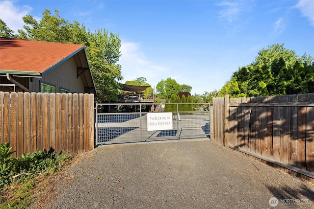 gate featuring fence