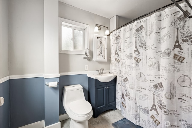 full bathroom featuring toilet, vanity, and a shower with shower curtain