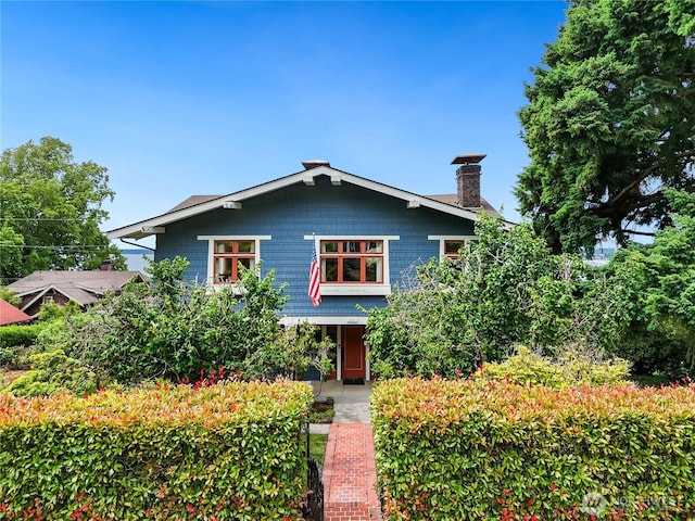 215 N Forest St, Bellingham, WA 98225 - view of front facade with a chimney