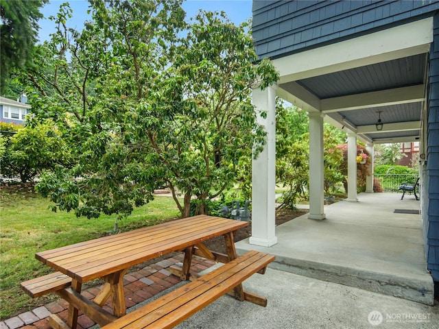 215 N Forest St, Bellingham, WA 98225 - covered porch featuring outdoor dining space and a yard
