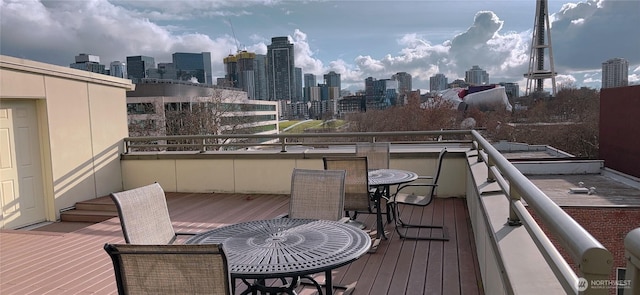 621 5th Ave N Unit 102, Seattle, WA 98109 - balcony featuring a skyline view