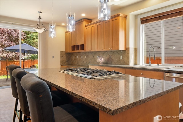 15927 35th Dr SE, Bothell, WA 98012 - kitchen featuring appliances with stainless steel finishes, a kitchen island, tasteful backsplash, a kitchen breakfast bar, and recessed lighting