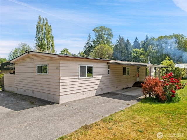 3180 Woodcock Rd, Sequim, WA 98382 - view of front facade with crawl space and a front yard
