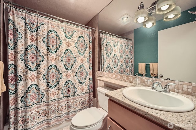 full bathroom featuring tasteful backsplash, toilet, vanity, a shower with shower curtain, and a textured ceiling