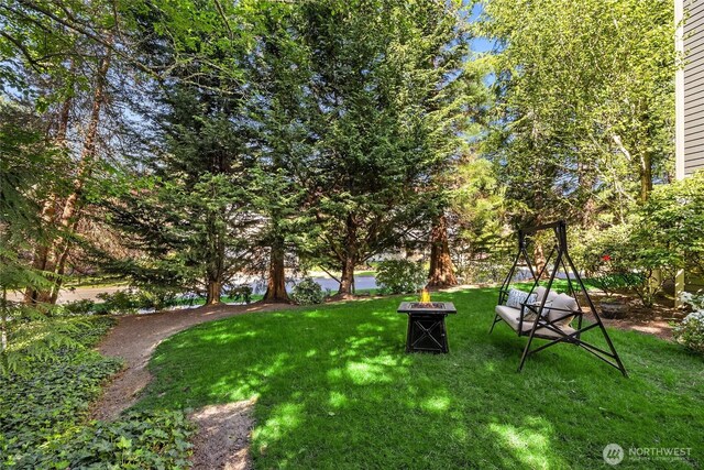 9437 NE Coral Ct, Bainbridge Island, WA 98110 - surrounding community featuring a yard