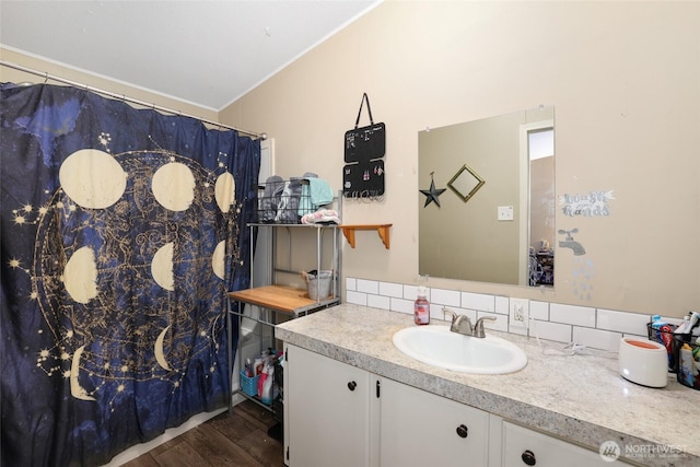 486 Justus Rd, Cinebar, WA 98533 - full bath featuring wood finished floors, vanity, crown molding, and curtained shower