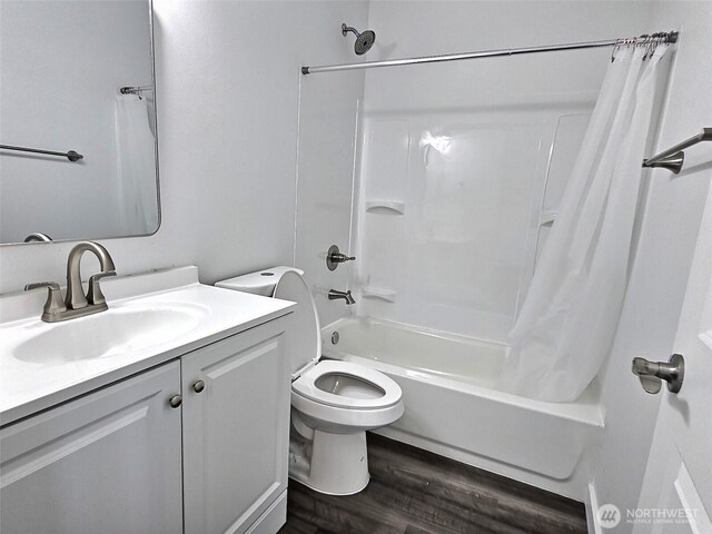 408-410 E 4th St, Warden, WA 98857 - bathroom with wood finished floors, shower / tub combo, vanity, and toilet