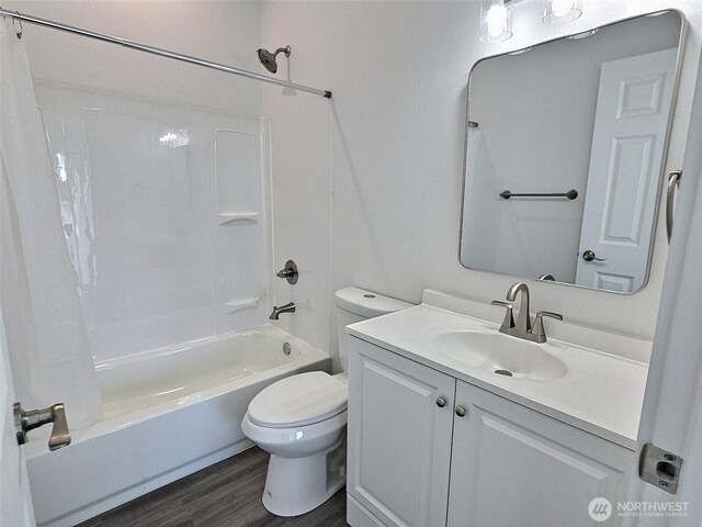 408-410 E 4th St, Warden, WA 98857 - full bath featuring toilet, shower / tub combo with curtain, wood finished floors, and vanity