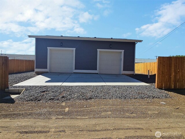 408-410 E 4th St, Warden, WA 98857 - detached garage featuring fence
