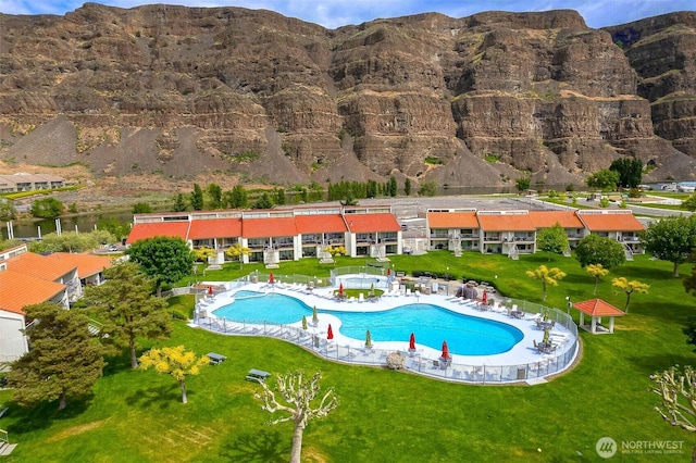 8903 Crescent Bar Rd NW Unit 169, Quincy, WA 98848 - community pool with a mountain view and a lawn