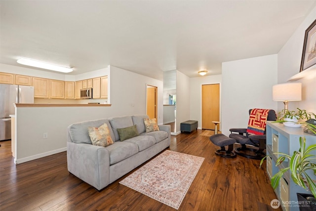 living area featuring dark wood-style flooring and baseboards