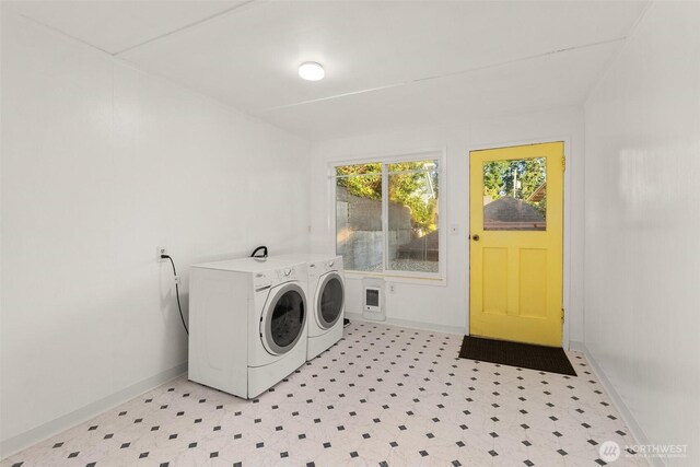 1250 N Broadway St, Aberdeen, WA 98520 - laundry area with washing machine and dryer, light flooring, and heating unit