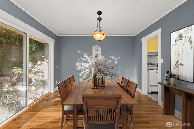 1250 N Broadway St, Aberdeen, WA 98520 - dining space with healthy amount of natural light, light wood finished floors, and crown molding