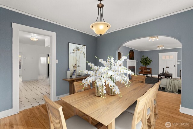 1250 N Broadway St, Aberdeen, WA 98520 - dining area with arched walkways, light wood-style floors, and ornamental molding