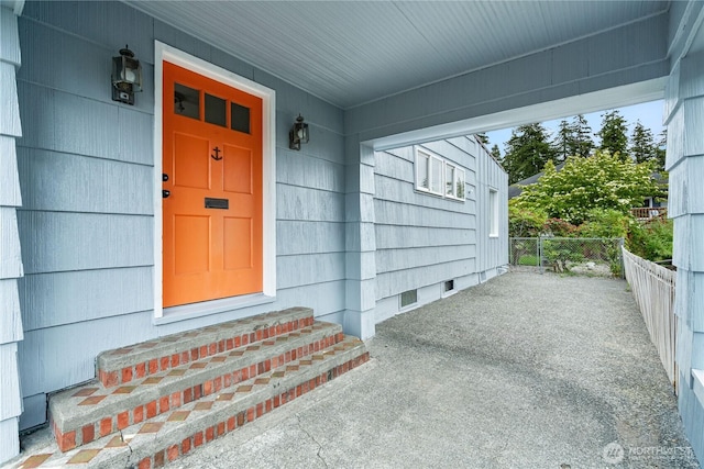 1250 N Broadway St, Aberdeen, WA 98520 - property entrance with crawl space