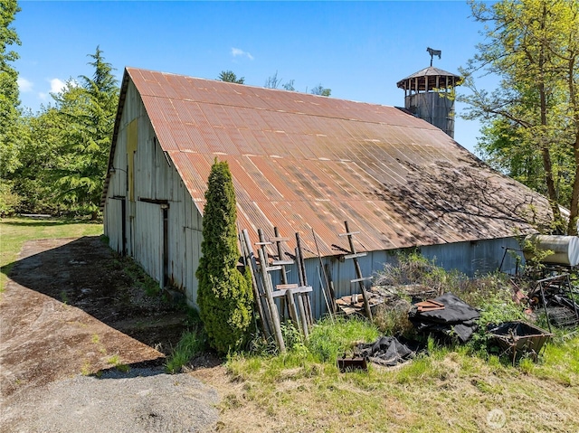 view of outdoor structure featuring an outbuilding
