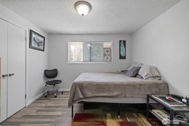 2505 Angela St SE, Lacey, WA 98503 - bedroom featuring wood finished floors, a textured ceiling, and baseboards
