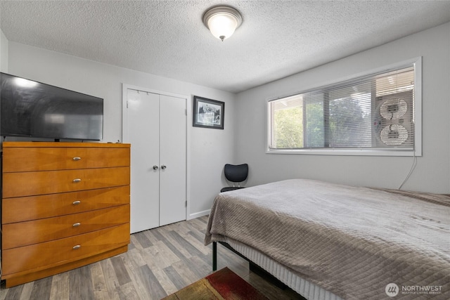 2505 Angela St SE, Lacey, WA 98503 - bedroom featuring wood finished floors, a textured ceiling, and a closet