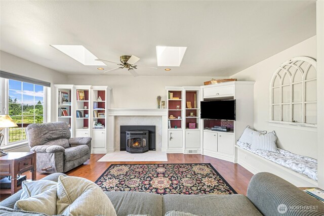 2470 Lee Way, Bellingham, WA 98226 - living area with a skylight, wood finished floors, and a ceiling fan