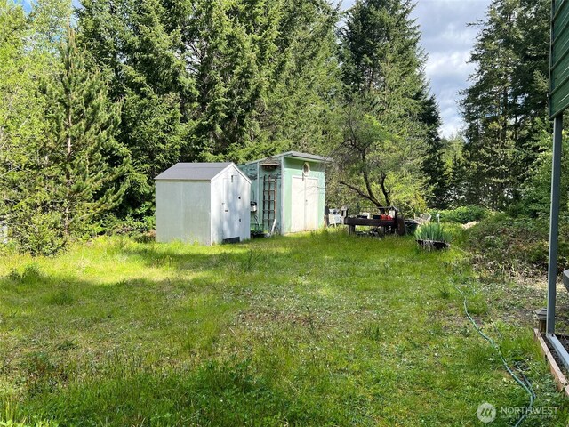 200 NE Tee Lake Pines Rd, Tahuya, WA 98588 - view of yard with a storage unit and an outdoor structure