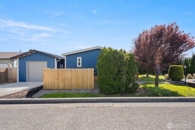 412 Algona Blvd S, Algona, WA 98001 - view of front facade with concrete driveway and a garage