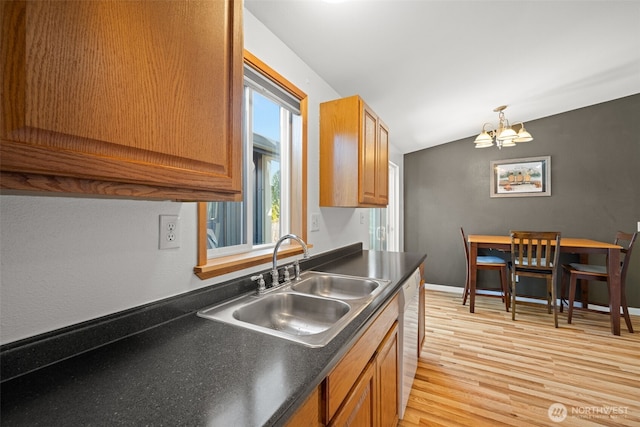 412 Algona Blvd S, Algona, WA 98001 - kitchen with a chandelier, dark countertops, vaulted ceiling, dishwashing machine, and light wood-style flooring
