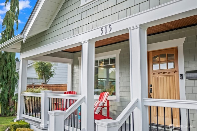 515 4th Ave SW, Puyallup, WA 98371 - doorway to property with a porch