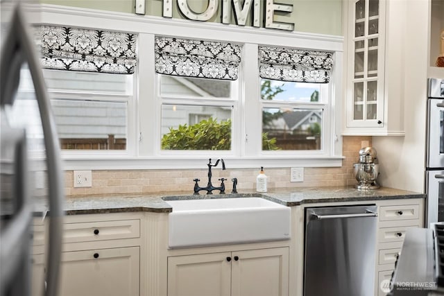 515 4th Ave SW, Puyallup, WA 98371 - bar featuring stainless steel appliances, a sink, and backsplash
