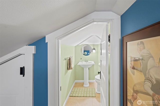 515 4th Ave SW, Puyallup, WA 98371 - bathroom featuring lofted ceiling, toilet, and tile patterned floors