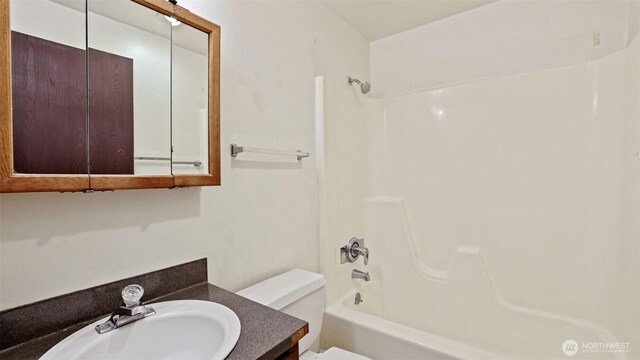 full bathroom featuring toilet, shower / tub combination, and vanity