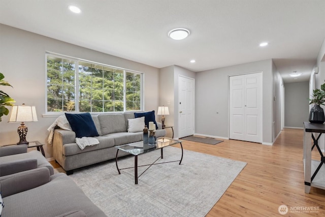 living room with light wood-style flooring, recessed lighting, and baseboards
