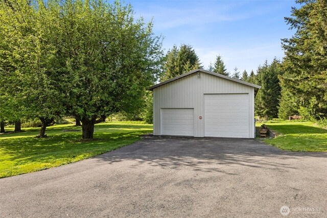 view of detached garage