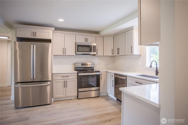 343 Hawkins Rd, Winlock, WA 98596 - kitchen featuring stainless steel appliances, a sink, light wood-style flooring, backsplash, and recessed lighting