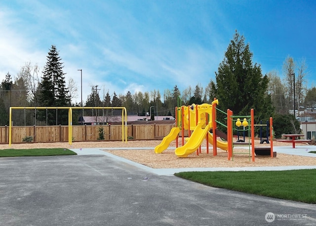 13302 SE 238th Pl Unit 7, Kent, WA 98042 - community play area featuring fence
