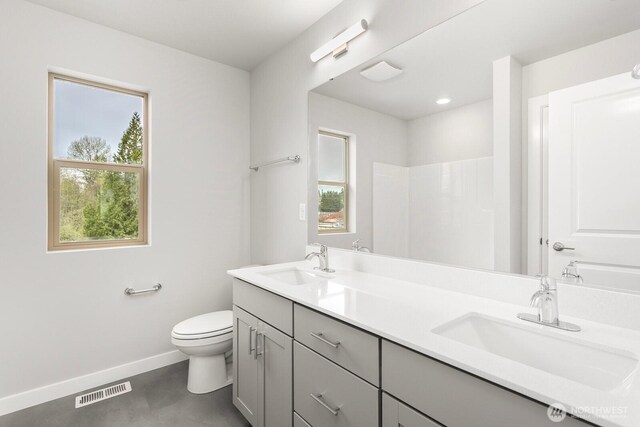 13302 SE 238th Pl Unit 7, Kent, WA 98042 - bathroom featuring toilet, baseboards, double vanity, and a shower