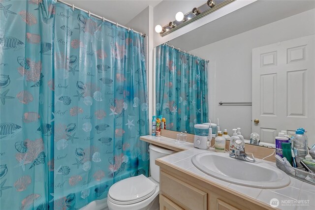 5400 Harbour Pointe Blvd Unit F202, Mukilteo, WA 98275 - full bath with toilet, vanity, and shower / bath combination with curtain