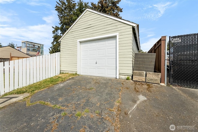 807 S Howard St, Tacoma, WA 98465 - detached garage with driveway and fence