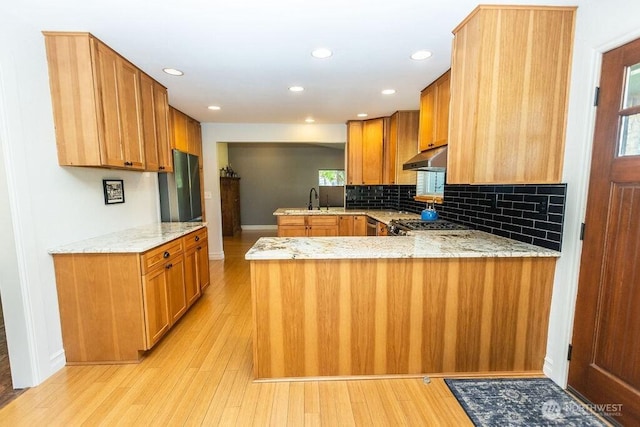 189 Hill Rd, Walla Walla, WA 99362 - kitchen featuring a peninsula, a sink, light wood-type flooring, light stone countertops, and recessed lighting