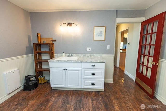 189 Hill Rd, Walla Walla, WA 99362 - bathroom featuring wood finished floors and vanity