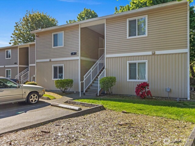 12513 NE 130th Way Unit C102, Kirkland, WA 98034 - view of property featuring stairway