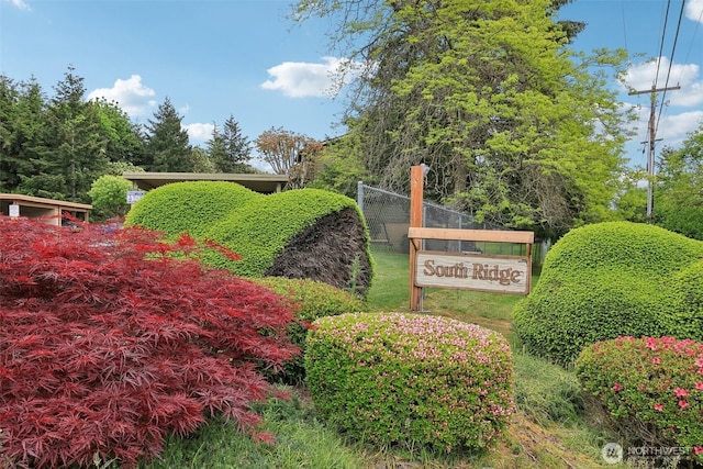 view of community / neighborhood sign