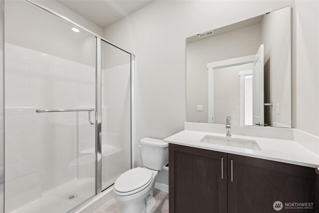 13436 NE 105th Ct Unit 17, Kirkland, WA 98033 - bathroom with toilet, vanity, and a shower stall
