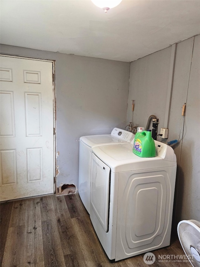 906 SW Mayer, Winlock, WA 98596 - laundry area with washer and dryer and wood finished floors