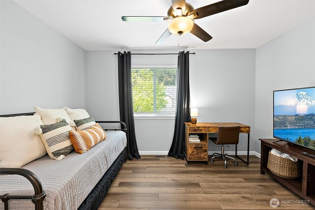 bedroom with wood finished floors, a desk, baseboards, and ceiling fan