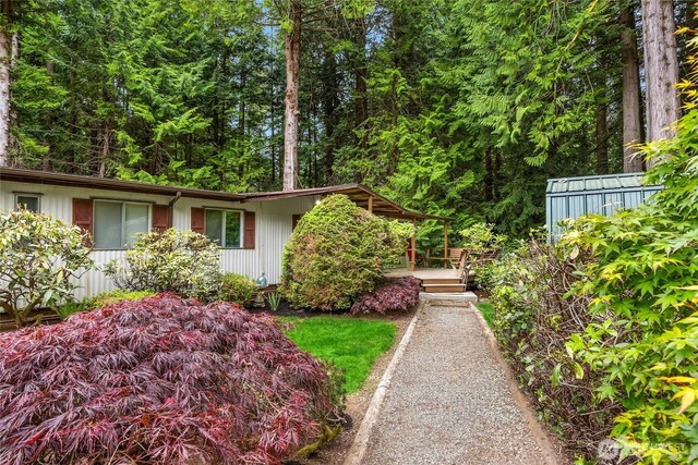 15790 Agatewood Rd NE, Bainbridge Island, WA 98110 - view of yard with fence