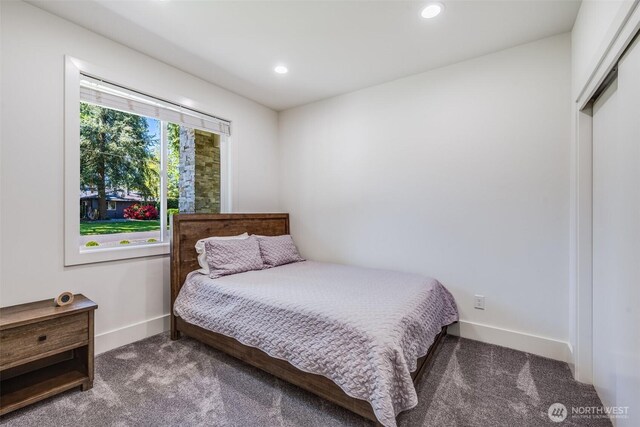 bedroom featuring carpet flooring, baseboards, and recessed lighting