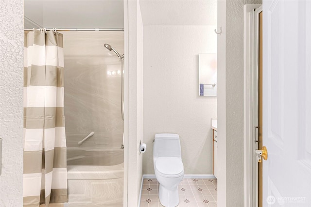 2619 Rucker Ave Unit 4, Everett, WA 98201 - full bathroom featuring curtained shower, vanity, and toilet